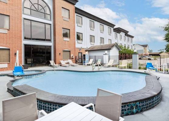 Wingate by Wyndham Houston Bush Intercontinental Airport 1