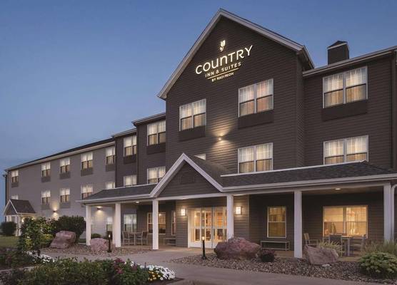 Country Inn & Suites by Radisson, Pella, IA 1