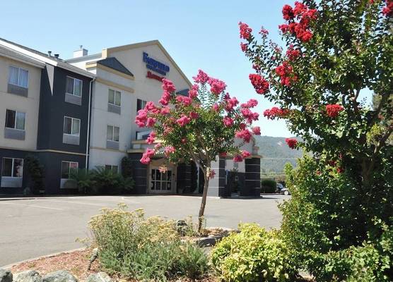 Fairfield Inn & Suites Ukiah Mendocino County 1
