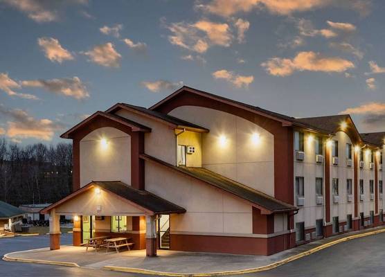 Super 8 by Wyndham Waynesburg 1