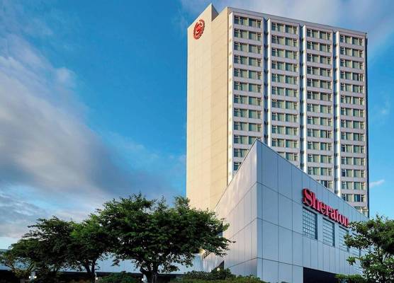 Sheraton Vancouver Guildford Hotel 1