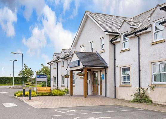 Travelodge Perth A9 1