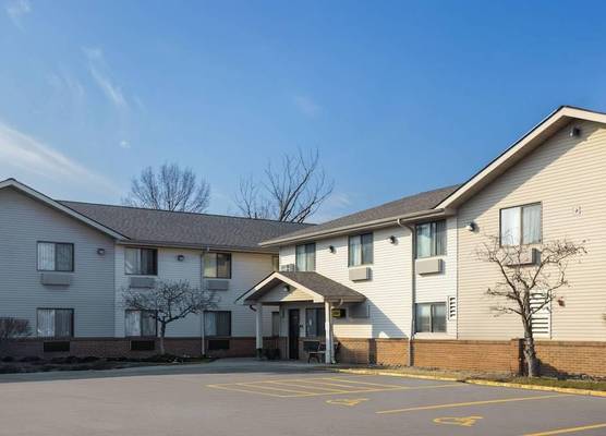 Super 8 by Wyndham Mentor/Cleveland Area 1