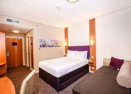 Premier Inn Abu Dhabi Airport Business Park 1