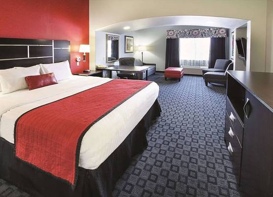 La Quinta Inn & Suites by Wyndham South Dallas - Hutchins 1