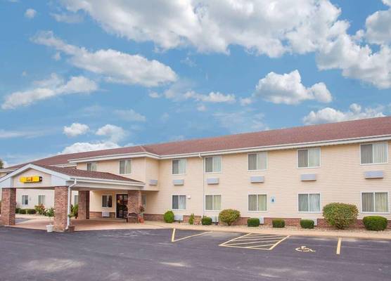Super 8 by Wyndham Galva 1