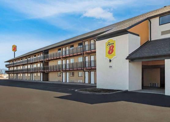 Super 8 by Wyndham Vandalia/Dayton International Airport 1