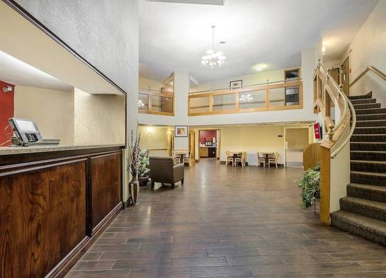 Red Roof Inn & Suites Hermitage 1