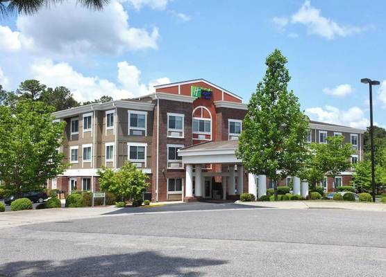 Holiday Inn Express & Suites SOUTHERN PINES-PINEHURST AREA by IHG 1