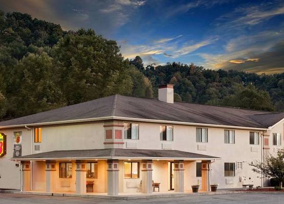 Super 8 by Wyndham Lebanon 1
