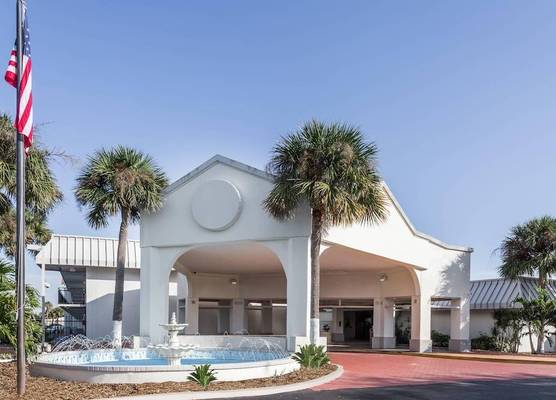 Days Inn by Wyndham St. Petersburg / Tampa Bay Area 1