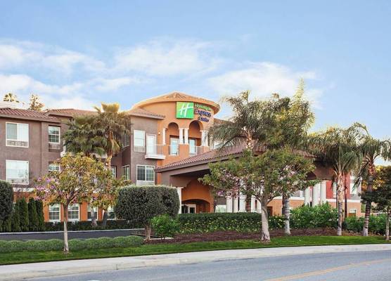 Holiday Inn Express & Suites CORONA by IHG 1