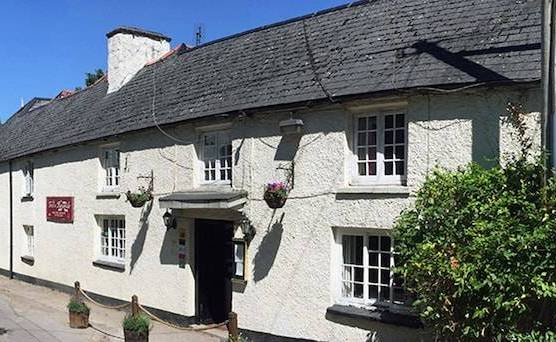 Fox And Hounds Llancarfan 1