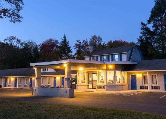 POCONO NIGHT LODGE 1