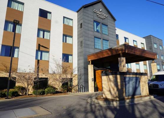 Country Inn & Suites by Radisson Asheville River Arts District 1