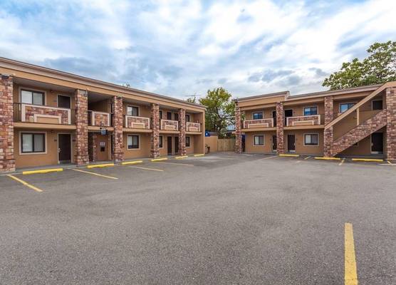 Travelodge by Wyndham South Hackensack 1