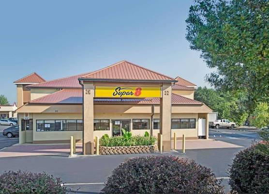 Super 8 by Wyndham Suwanee 1