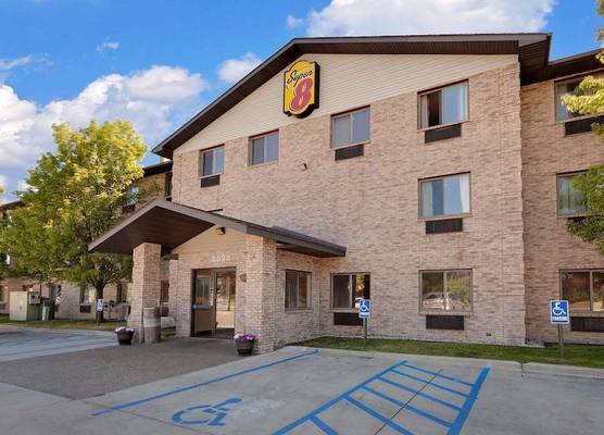 Super 8 by Wyndham Mt. Pleasant 1