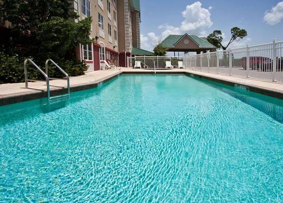 Country Inn & Suites by Radisson, Port Charlotte, FL 1