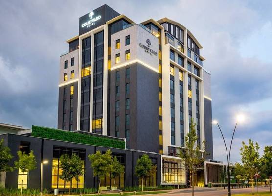 Courtyard Hotel Waterfall City 1