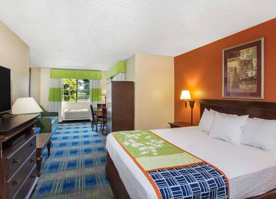 Days Inn by Wyndham Fremont 1