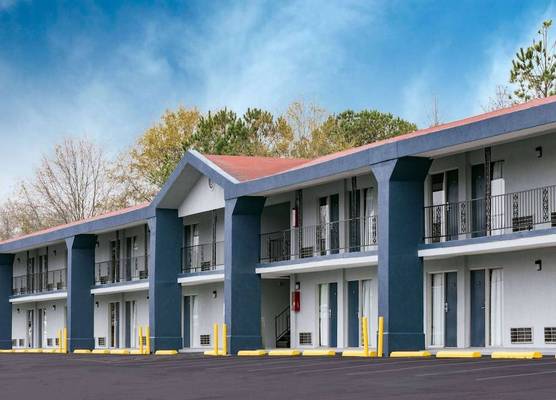 Super 8 by Wyndham Locust Grove 1