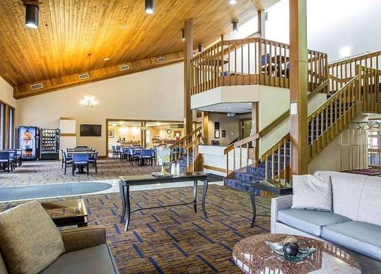 Howard Johnson by Wyndham Merrillville 1