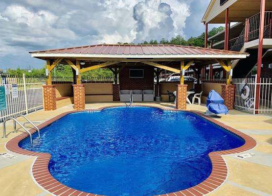 Econo Lodge Selmer 1