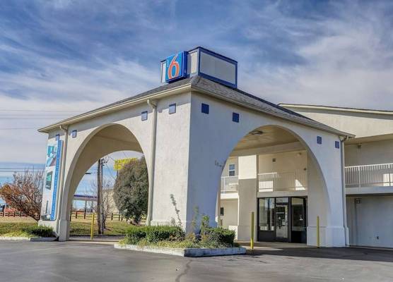 Motel 6-Dickson, TN 1