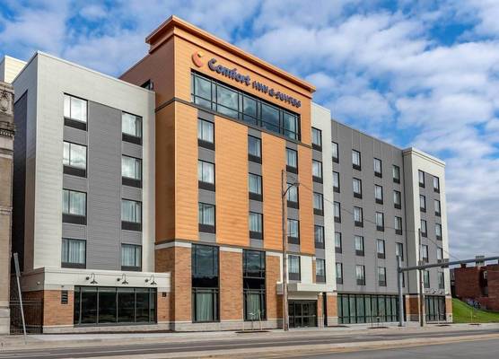 Comfort Inn & Suites Pittsburgh-Northshore 1