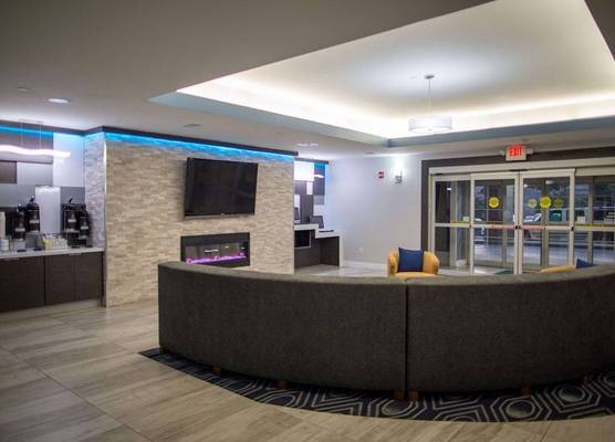 La Quinta by Wyndham Houston East at Normandy 1
