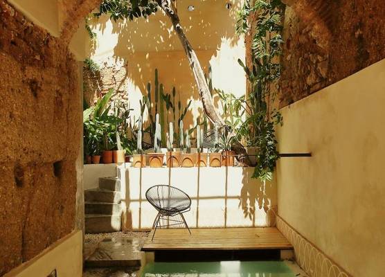 FIXIE LOFTS - Colonial Villa Suites with Pool 1