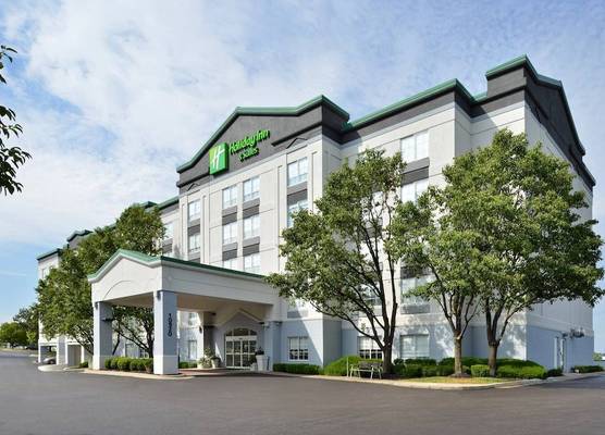 Holiday Inn & Suites OVERLAND PARK-CONV CTR by IHG 1