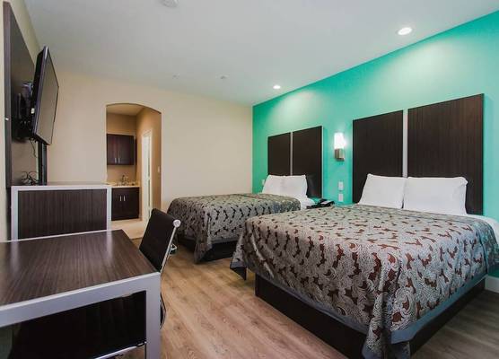 Palace Inn and Suites - Willowbrook Mall 1
