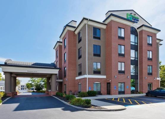 Holiday Inn Express & Suites CLEVELAND-RICHFIELD by IHG 1