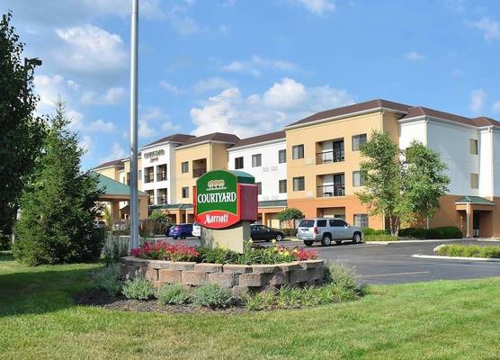 Courtyard by Marriott Indianapolis South 1