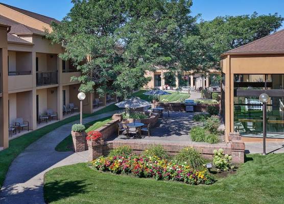 Courtyard Detroit Dearborn 1