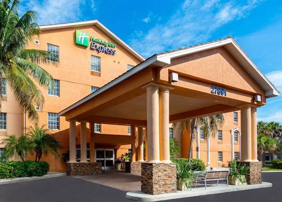Holiday Inn Express & Suites NAPLES NORTH - BONITA SPRINGS by IHG 1