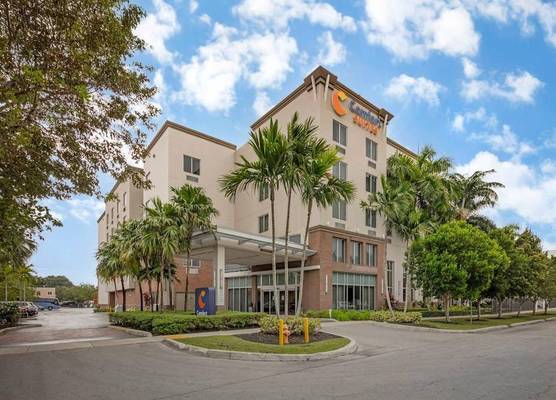 Comfort Suites Miami Airport North 1