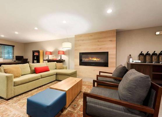 Country Inn & Suites by Radisson, Cedar Rapids Airport, IA 1