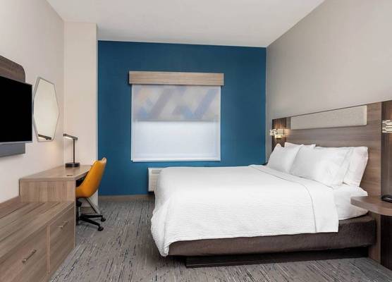 Holiday Inn Express & Suites LANTANA by IHG 1