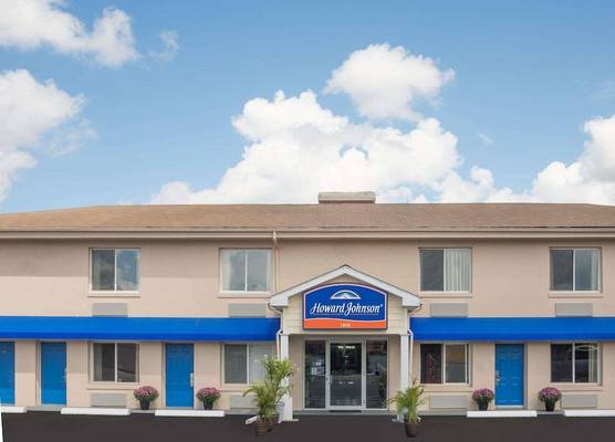 Howard Johnson by Wyndham Springfield 1