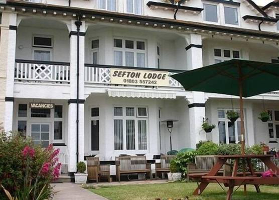Sefton Lodge SEAFRONT ,PANORAMIC SEA VIEW ENSUITE BALCONY ROOMS AVAILABLE, GUEST GARDEN 1