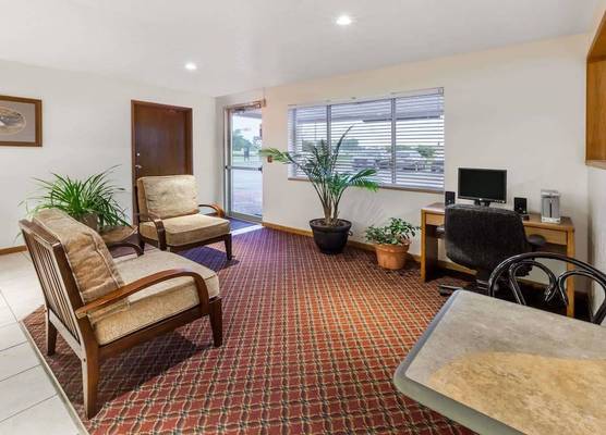 Super 8 by Wyndham Ionia MI 1