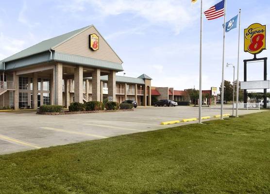 Super 8 by Wyndham New Iberia 1