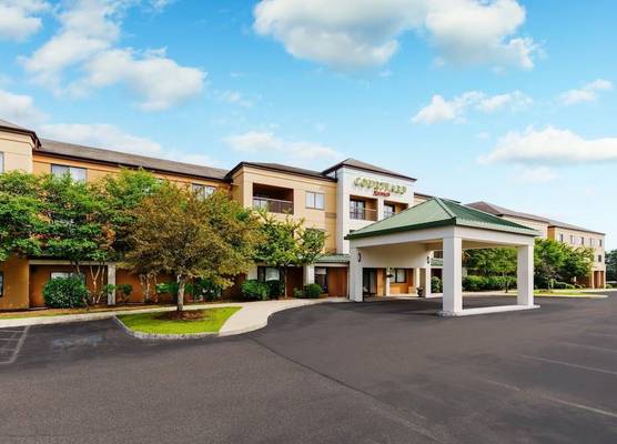 Courtyard by Marriott Manchester-Boston Regional Airport 1