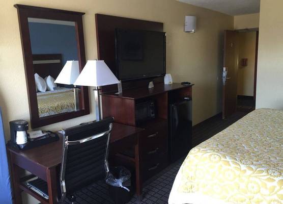 Days Inn by Wyndham New Haven 1