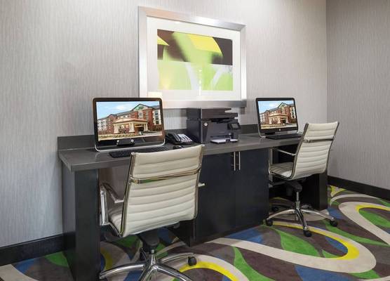 Holiday Inn Express & Suites NORMAN by IHG 1