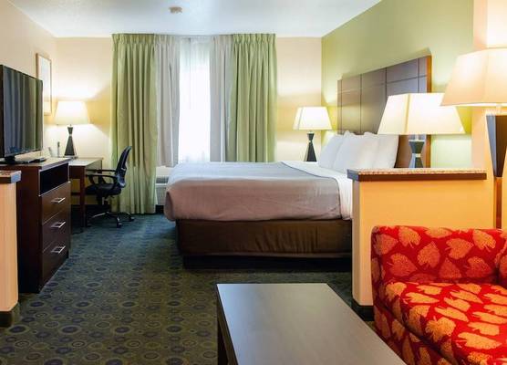 Quality Inn & Suites Bloomington I-55 and I-74 1