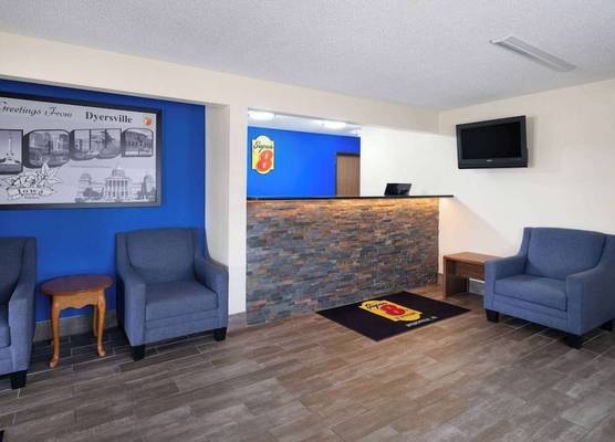 Super 8 by Wyndham Dyersville 1